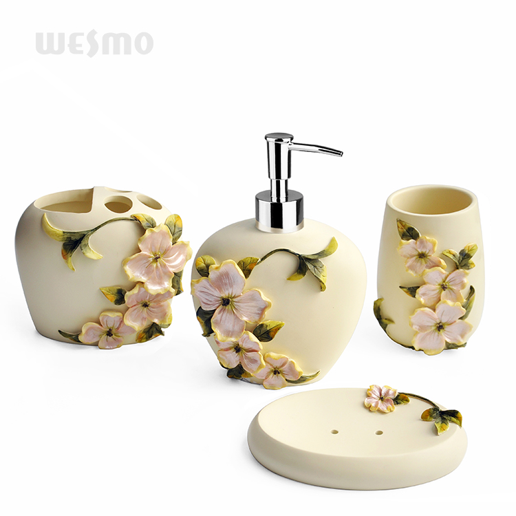 Factory direct sale four-piece sculpted flower polyresin washroom set bathroom accessories